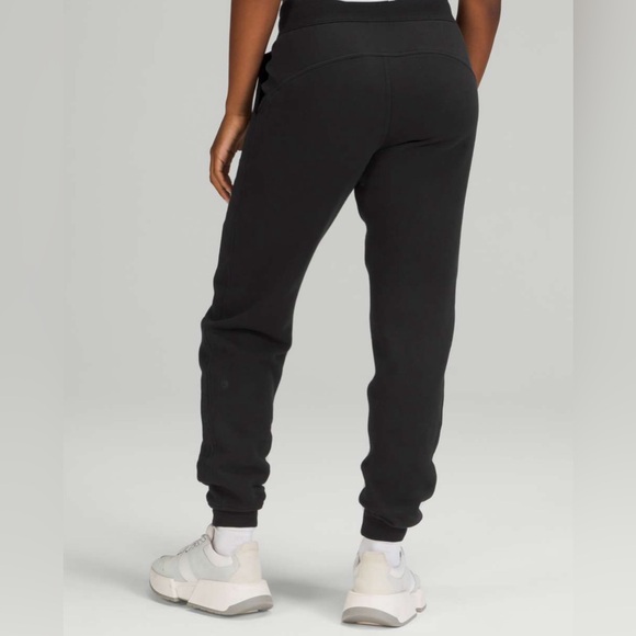 New Lululemon Scuba High-Rise Jogger *Fleece 28" !!! - Picture 5 of 11